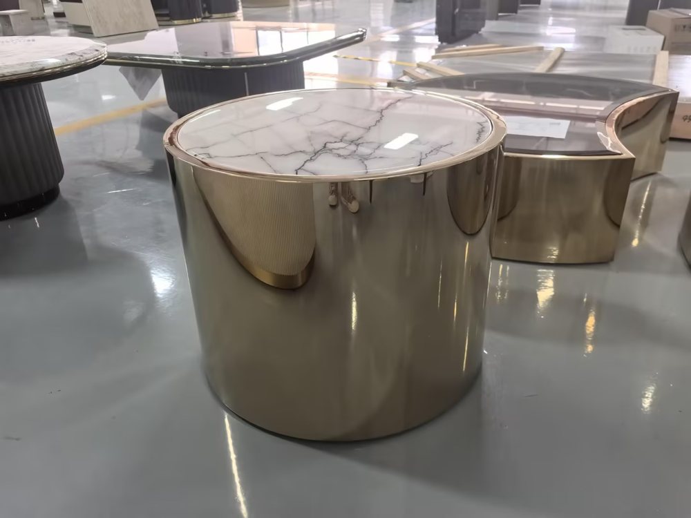Латунный круглый столик с мраморной столешницей